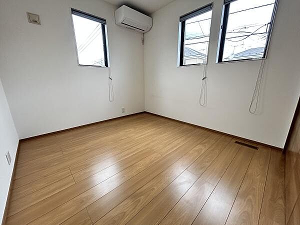 2面採光の明るい子供部屋です!