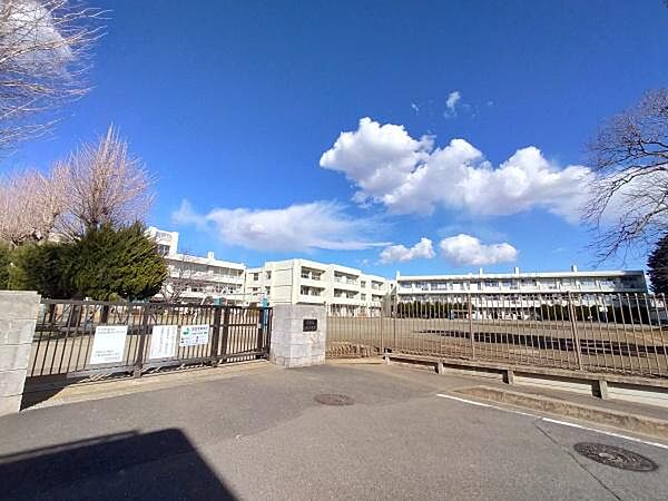 千葉市立土気小学校まで541m