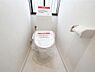 トイレ：1階トイレです。1階も2階もシャワートイレ完備！