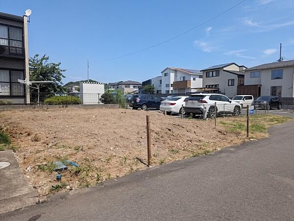隣は駐車場の為、採光も取ることが出来ます！