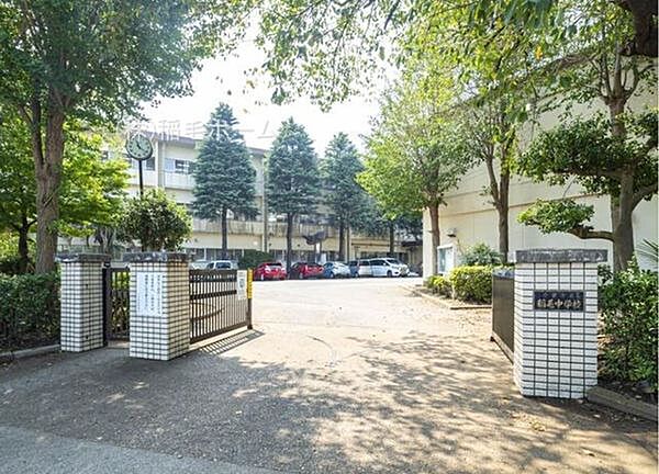 千葉市立稲毛中学校まで600m