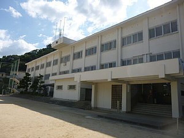 海南市立下津第一中学校まで507m