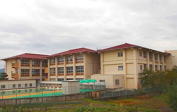 岩出市立山崎北小学校まで1201m