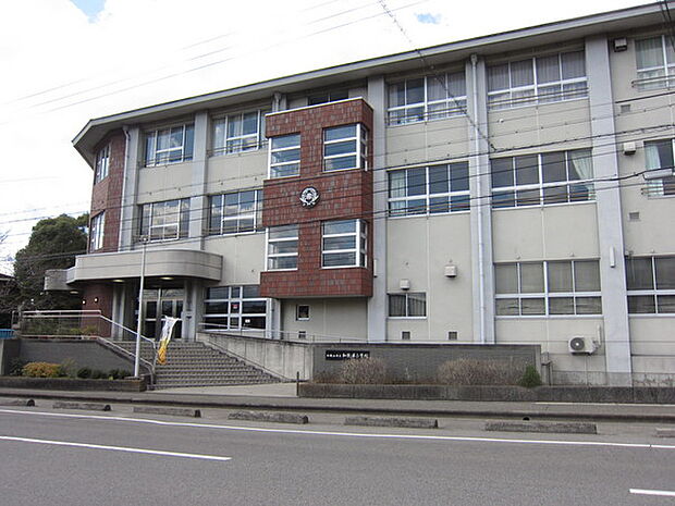 和歌山市立和歌浦小学校まで1593m