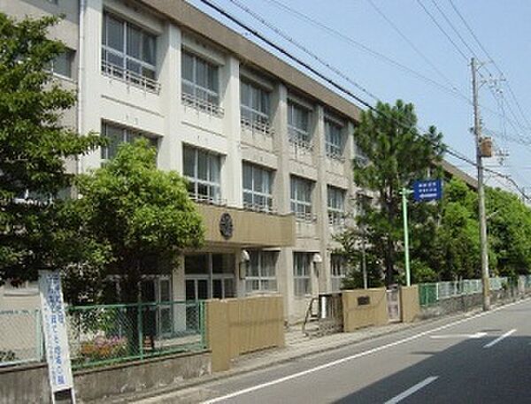 和歌山市立河西中学校まで687m