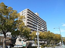 サーパス市民図書館前