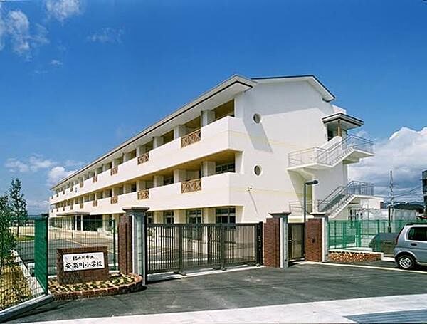 紀の川市立安楽川小学校まで406m