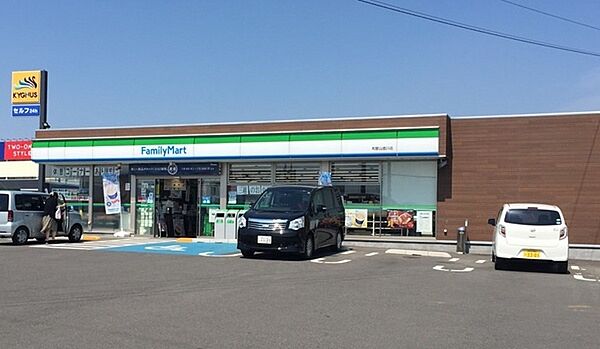 ファミリーマート和歌山直川店まで1016m