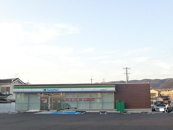 ファミリーマート和歌山楠見中店まで642m