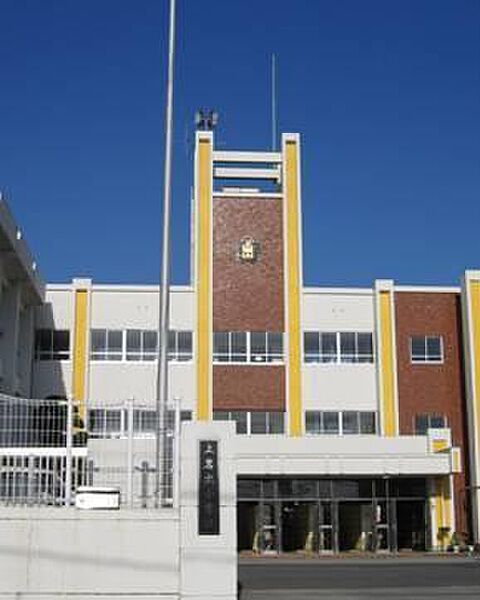 岩出市立上岩出小学校まで948m