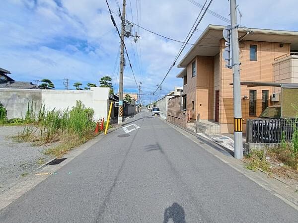 市の中心部にありながら、大通りから1本奥まった静かな場所です！