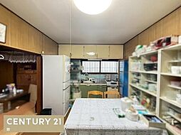 和歌山市紀三井寺　中古戸建 6DKのリビング/ダイニング