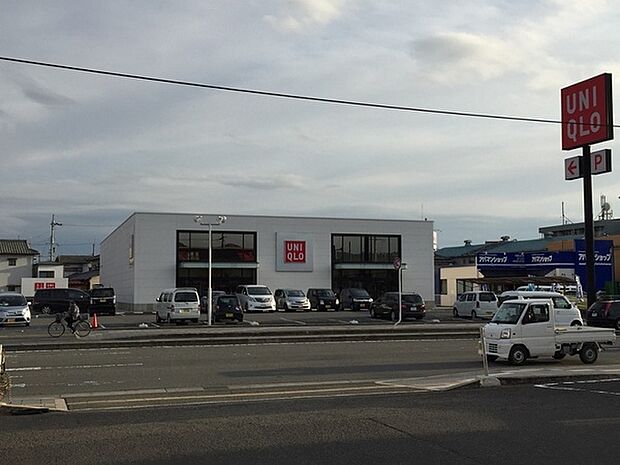 ユニクロ紀の川店まで1253m