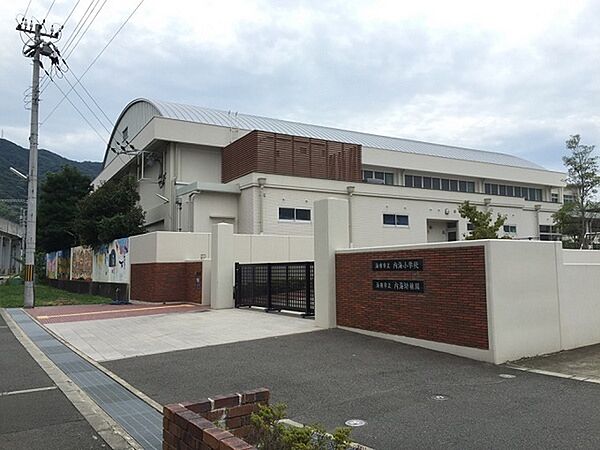 海南市立内海小学校まで429m