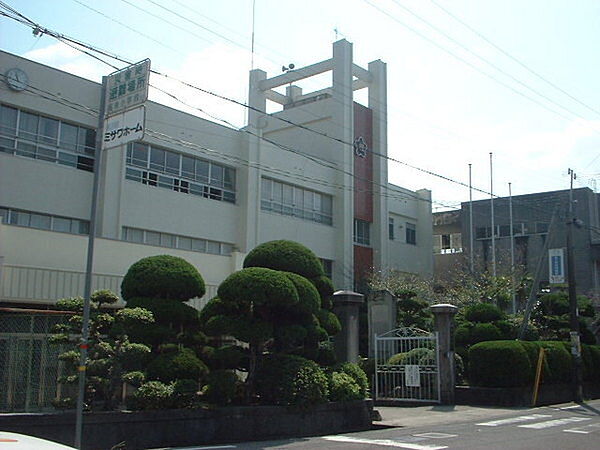 岩出市立根来小学校まで113m