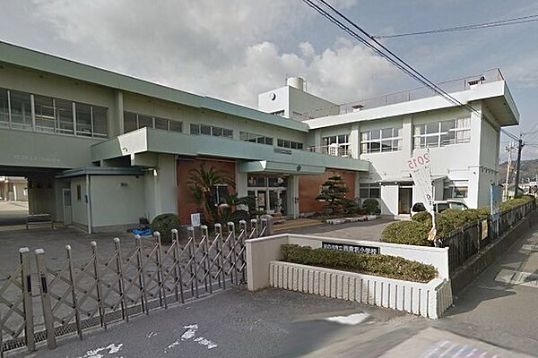 紀の川市立西貴志小学校まで1157m