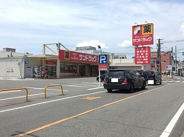 サンドラッグ和歌山神前店まで747m