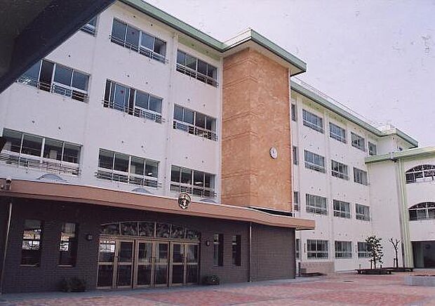 和歌山市立貴志小学校まで687m