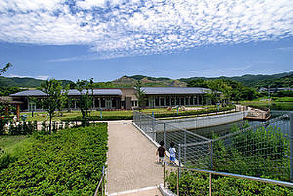 岩出市立岩出図書館まで2931m
