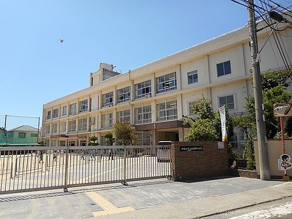 和歌山市立四箇郷小学校まで408m