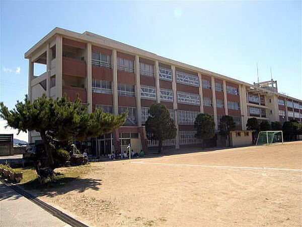 和歌山市立明和中学校まで1105m