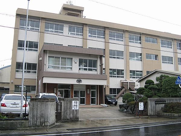 和歌山市立加太中学校まで1247m
