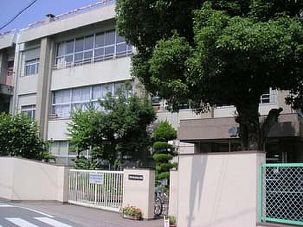 和歌山市立和佐小学校まで1618m