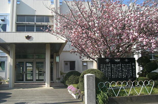 紀の川市立那賀中学校まで1394m