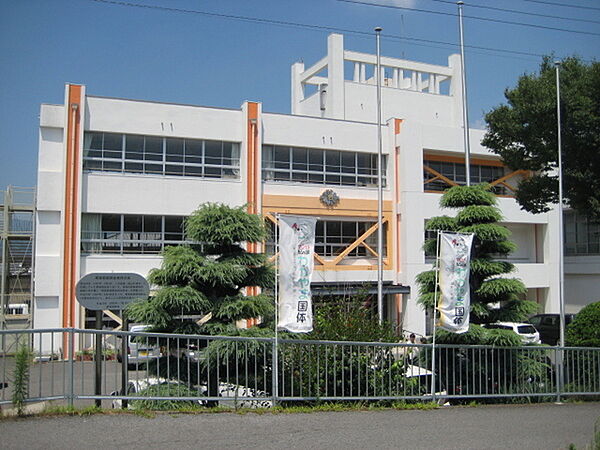 岩出市立岩出小学校まで1346m
