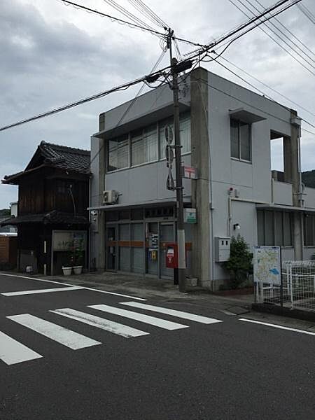 海南本郷郵便局まで666m