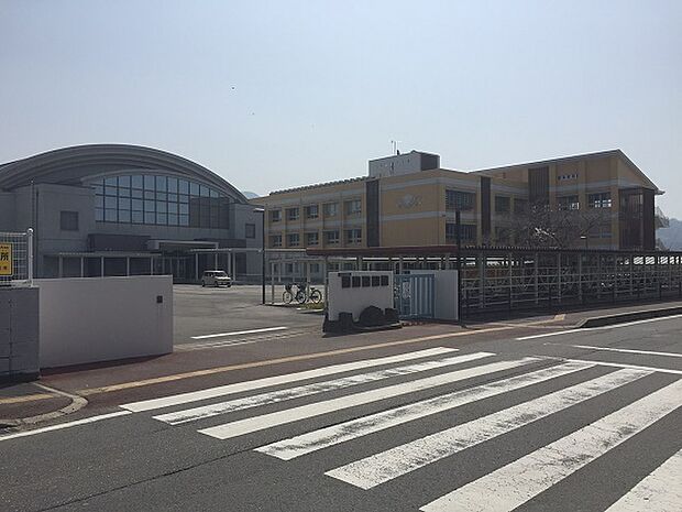 紀の川市立打田中学校まで1393m