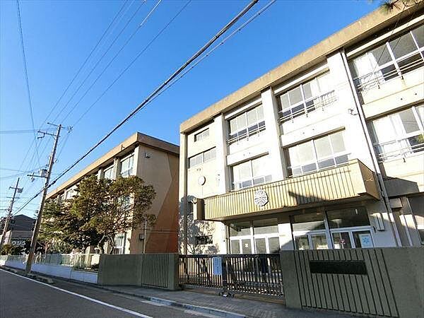 和歌山市立河西中学校まで1083m
