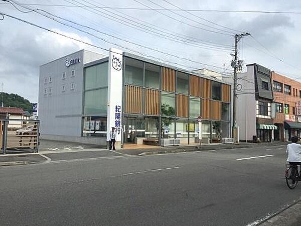 紀陽銀行高松中央支店まで181m