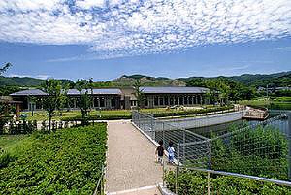 岩出市立岩出図書館まで1282m