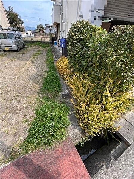 大通りから1本奥まった静かな場所です