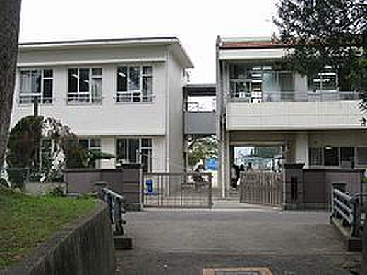 紀の川市立安楽川小学校まで1025m