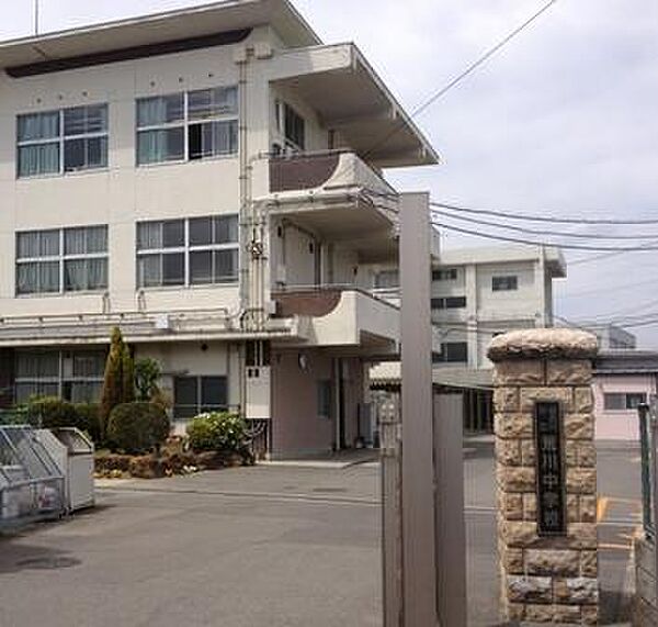 紀の川市立荒川中学校まで1158m