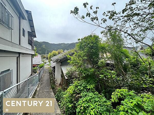 バス停目の前（歩2分）