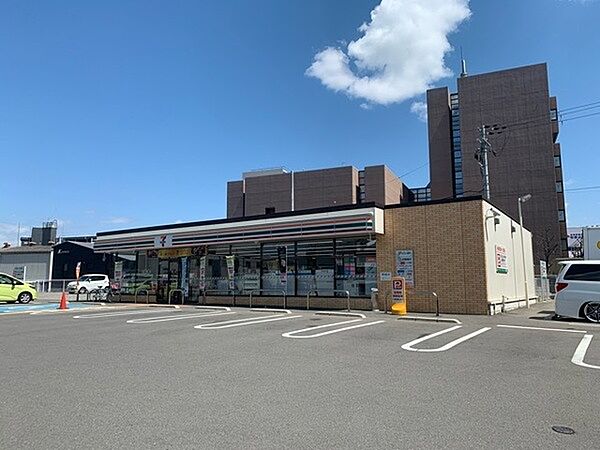セブンイレブン和歌山向芝店まで565m