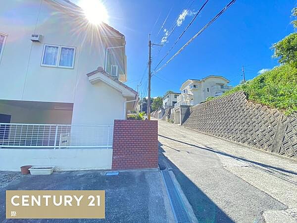 和歌山線「岩出駅」まで車で約6分！