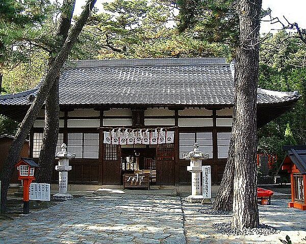 玉津島神社まで976m