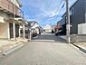 その他：前面道路広々の6ｍあります。車の出し入れ楽々可能で安心です。