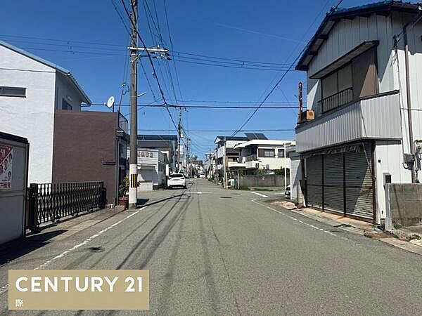 交通量の少ない閑静な住宅街