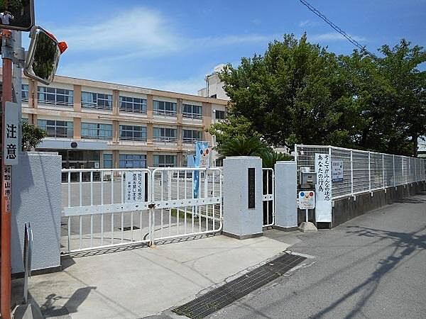 和歌山市立野崎小学校まで465m