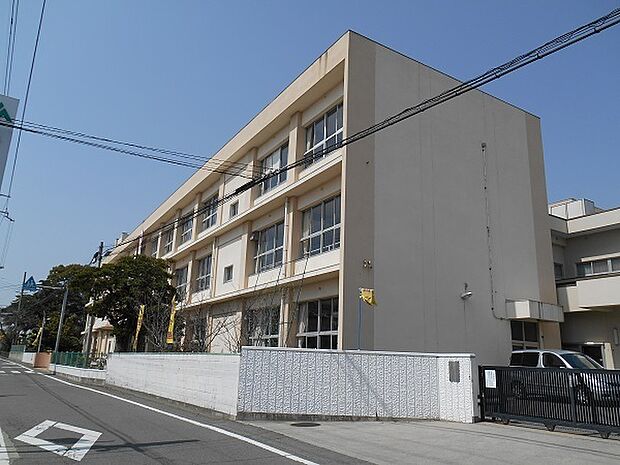 和歌山市立有功小学校まで710m