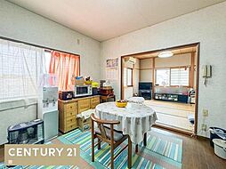 和歌山市松ケ丘1丁目　中古戸建 7LDKのリビング/ダイニング