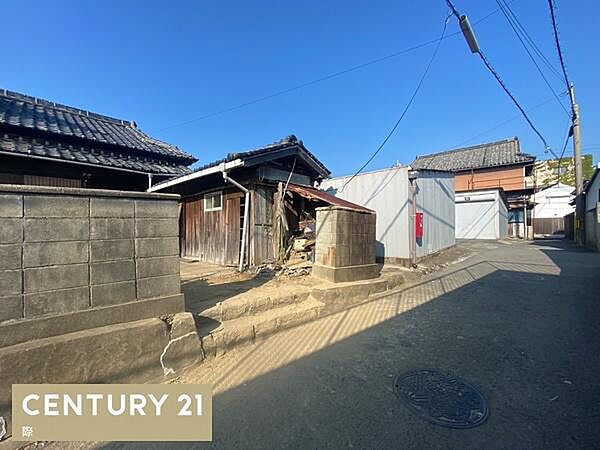 学区の加太小学校は約409m（徒歩約5分）、加太中学校は約382m（徒歩約5分）