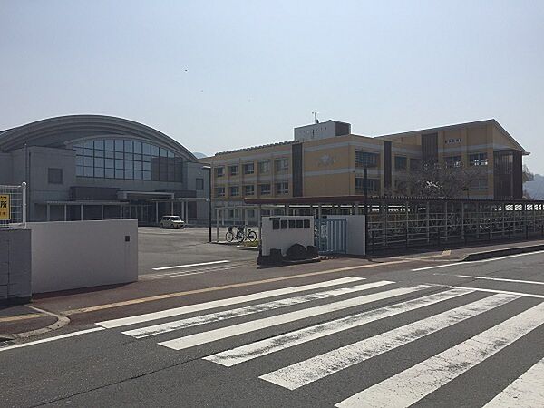 紀の川市立打田中学校まで839m