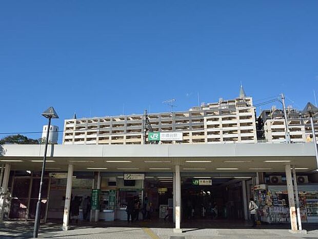 JR根岸線『本郷台』駅　1920m　ターミナル「横浜」駅へ乗り換えなしで約28分。市内はもちろん都心の駅へダイレクトアクセス可能。 