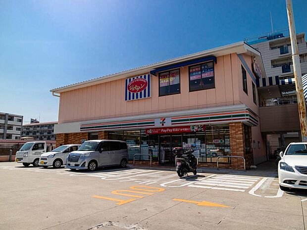 セブンイレブン横浜釜台町店　240m　オリジナルブランド商品やホットスナック・コーヒーも人気です。 